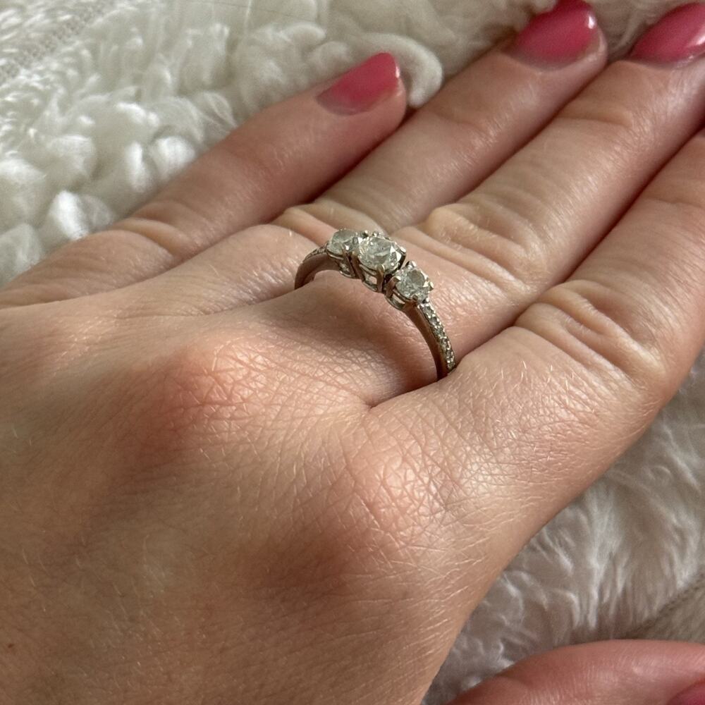 LSC 18K White Gold Genuine Diamond 3 Stone W/ Accents Engagement Band Ring Sz 8 - Picture 4 of 16